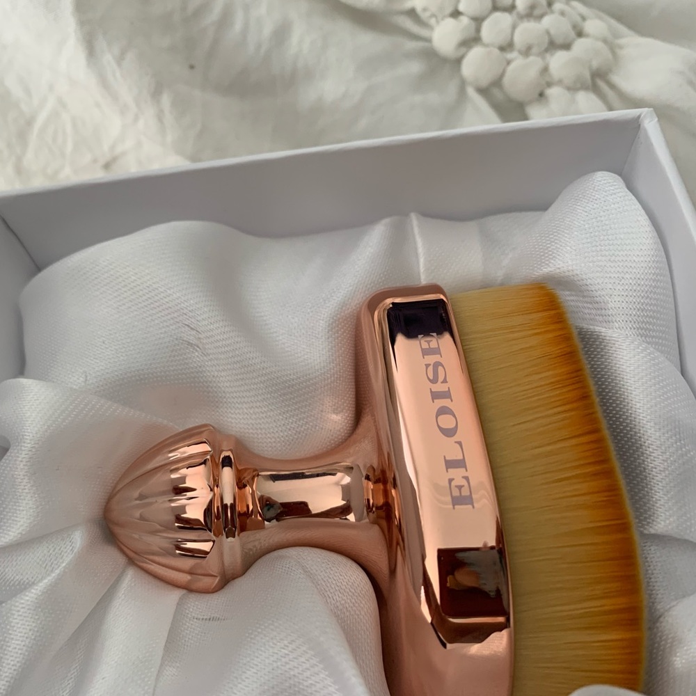 ELOISE BEAUTY BRUSH